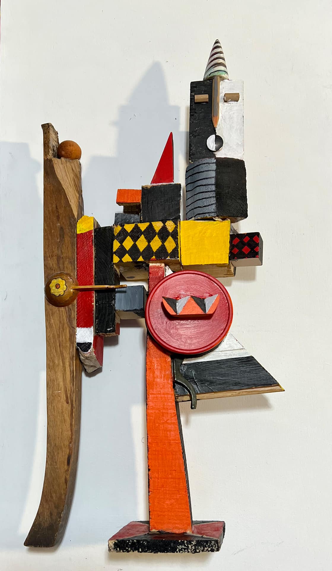 3.- Escultura en madera 23 x 52 cm – 1-500€ 3.- Escultura en madera 23 x 52 cm - 1-500€