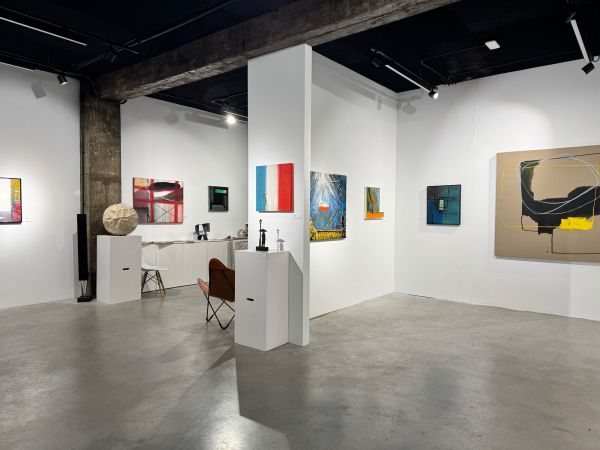 PELAYO ORTEGA – Un paseo reflexivo por el paisaje interior, poético y conceptual de su pintura