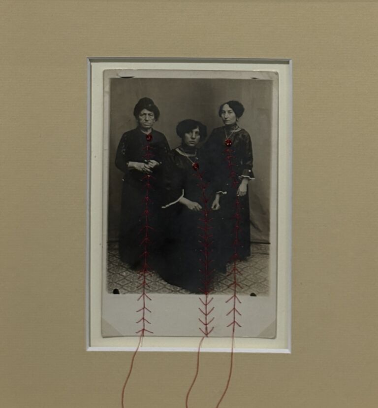 Cathy Álvarez Valle - Lo que el tiempo deja bordado III - Fotografía intervenida - Pulsar para ver precio