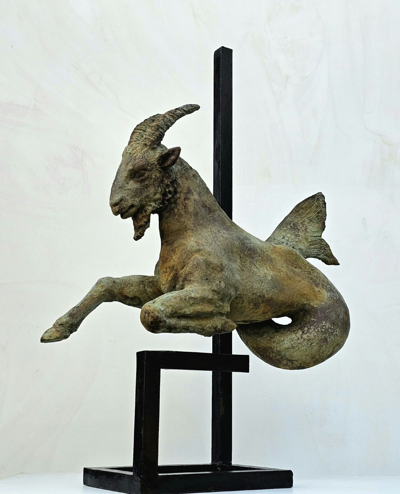 Capricornio 60 x 15 x 47 cm Capricornio 60 x 15 x 47 cm