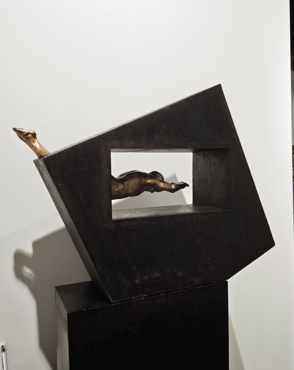 Salto II Amancio. 43 x 15 x 57,5 cm 2022