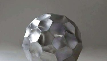 Tadanori Yamaguchi en la galería Marlborough de Madrid.