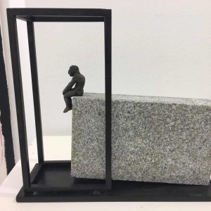 Amancio.ciudadciudadano.31x12x35.hierro.bronce.piedra-1.jpg