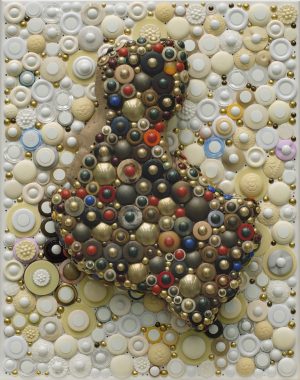 Daniel Verbis - Geografía del corazón nº 3, 2010. Botones y tachuelas sobre madera y pvc, 41x 32,5 x 7 cm.