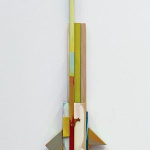 Serie, Espada como labios, (no 2), 2015. Mad era y pintura acrílica, 95 x 28 x 10 cm.